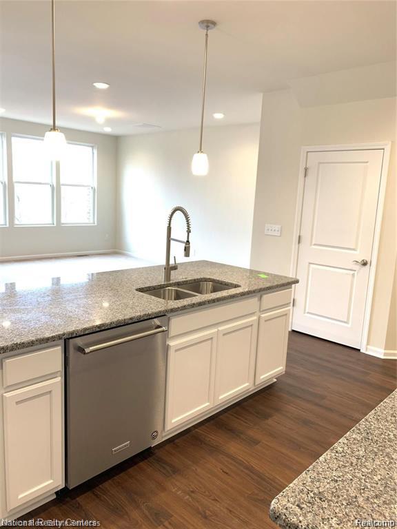 43683 Chancellor Lane, Novi, MI — Photo 6