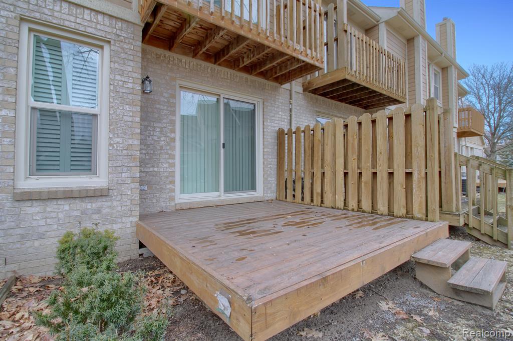 9362 EASTWIND Drive, Livonia, MI 48150 — Photo 33