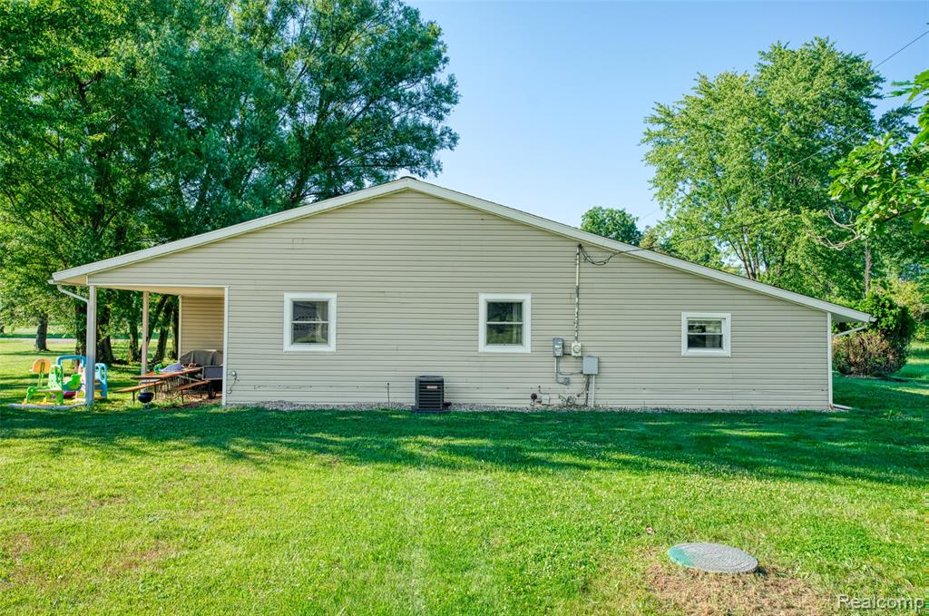 4000 E Frost Road, Webberville, MI 48892 — Photo 23