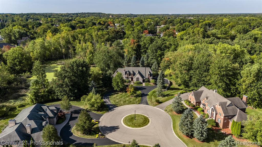 8242 Pine Hollow Court, Grand Blanc, MI 48439 — Photo 64