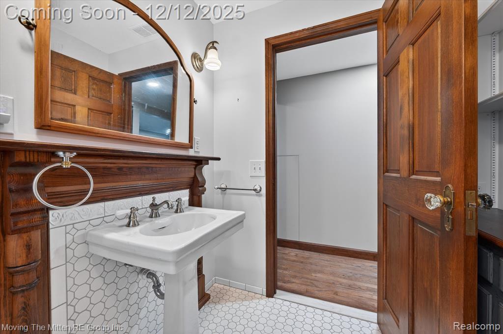 30760 Bayview Drive, Gibraltar, MI — Photo 20