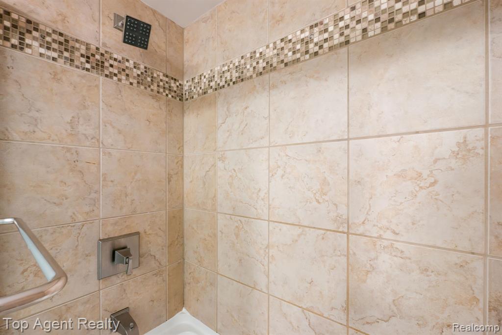 8657 Kennedy Circle, Warren, MI 48093 — Photo 16