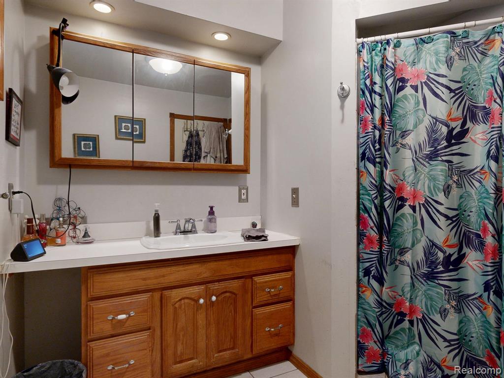 206 Wellington Crescent, Mount Clemens, MI 48043 — Photo 33