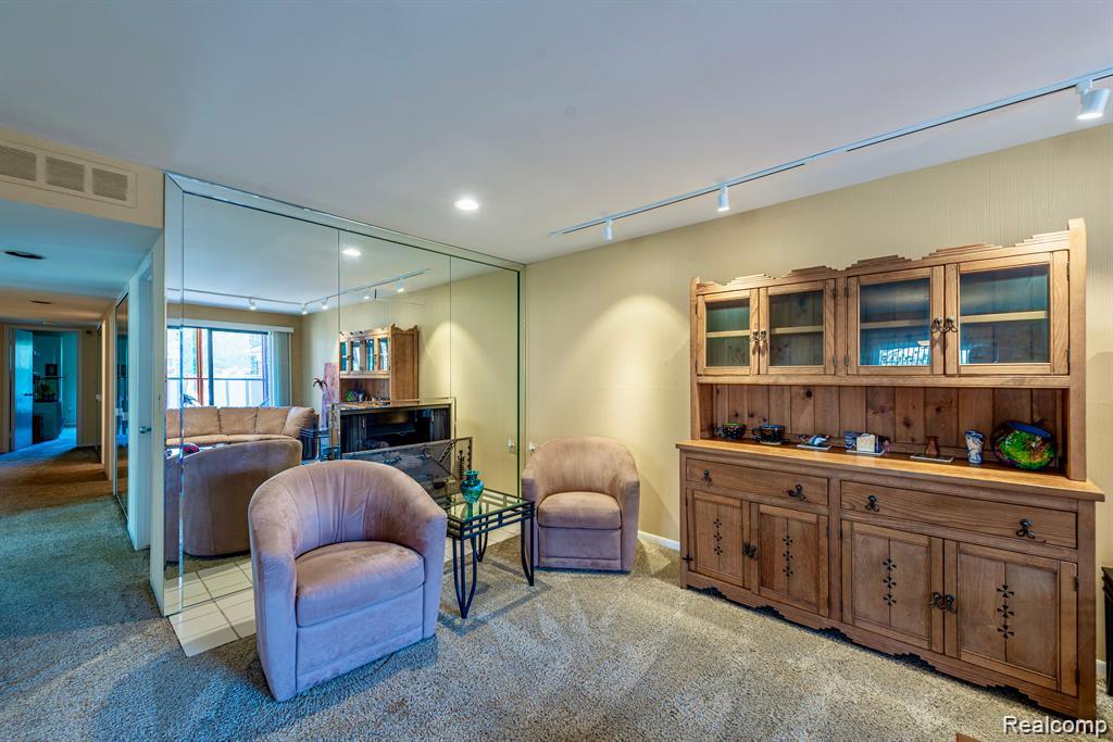 4426 Knightsbridge Lane, West Bloomfield, MI 48323 — Photo 11
