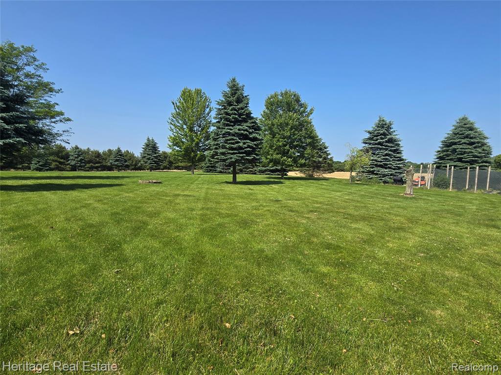4864 Holmes Road, Goodrich Vlg, MI — Photo 33