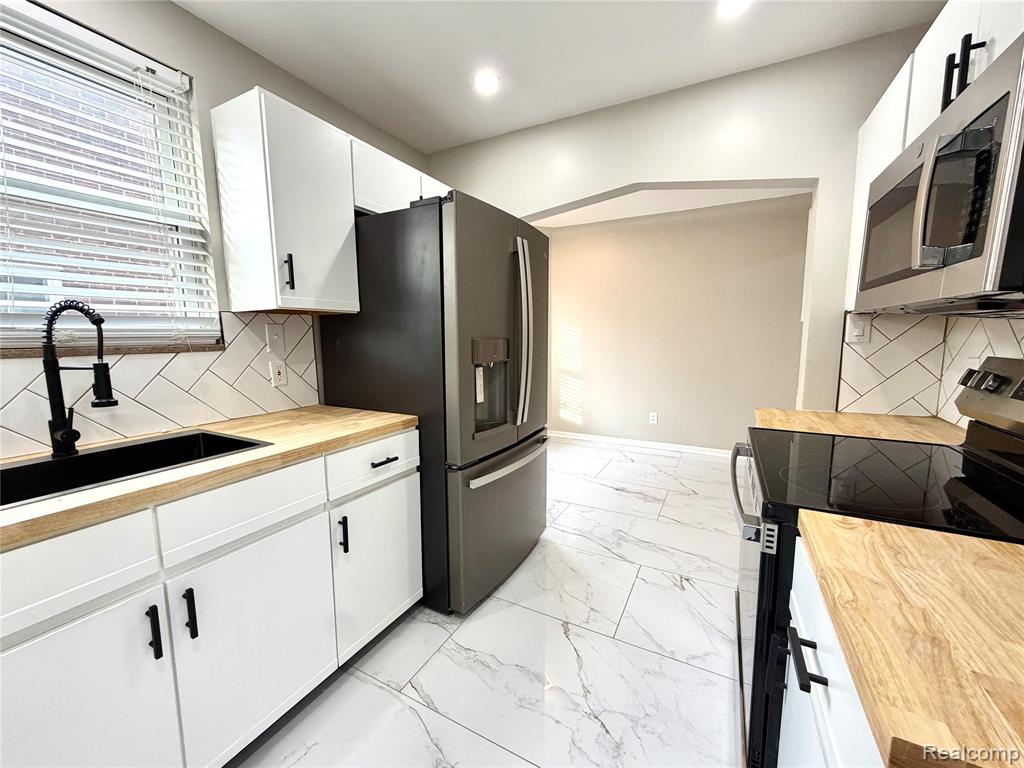 18235 Tracey Street, Detroit, MI 48235 — Photo 31