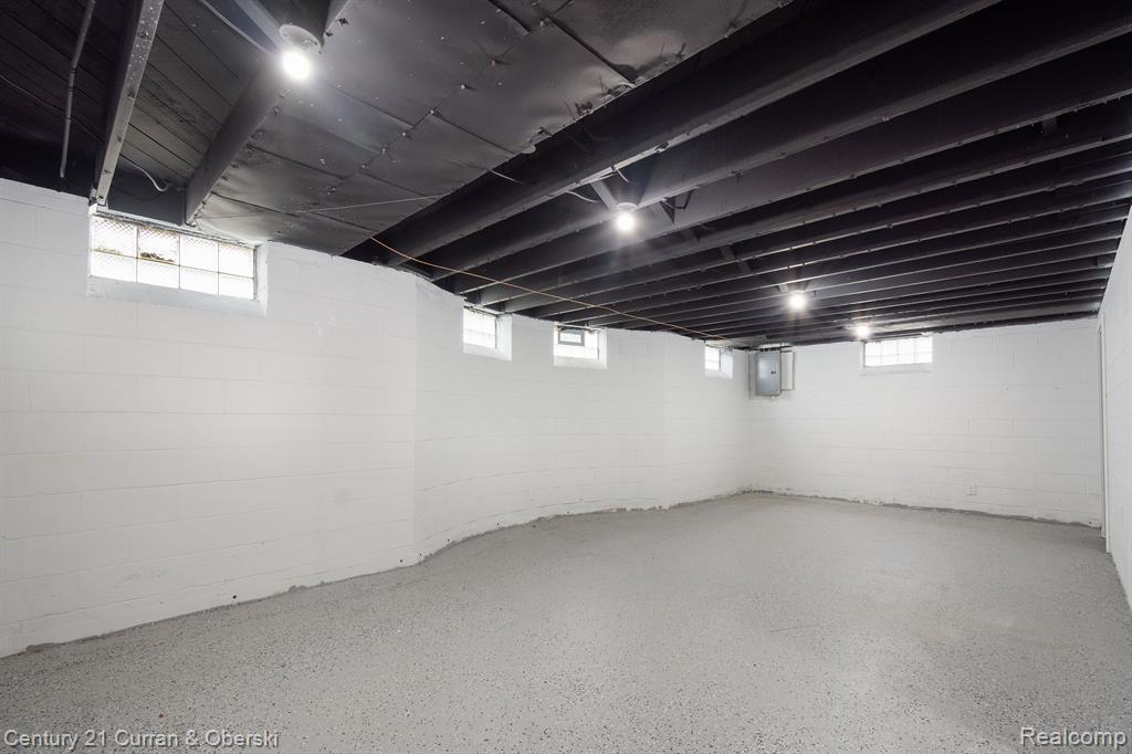 8771 E OUTER Drive, Detroit, MI 48213 — Photo 33