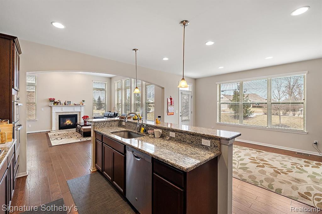 50472 SCARBOROUGH Road, Canton, MI 48188 — Photo 15