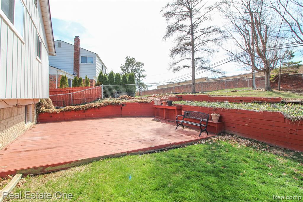 6942 Leslee Crest Drive, West Bloomfield, MI — Photo 37