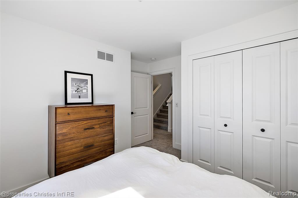 1041 HAMPTON Circle, 43, Detroit, MI 48207 — Photo 28