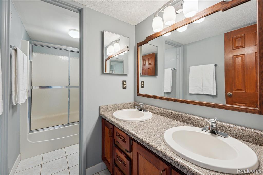1734 Grove Road, B-103, Ypsilanti, MI 48198 — Photo 23