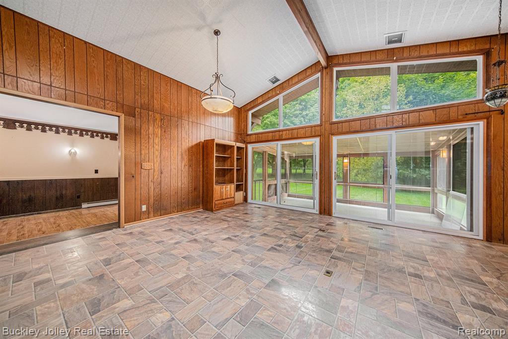 9515 MEADOW Lane, Pinckney, MI 48169 — Photo 19