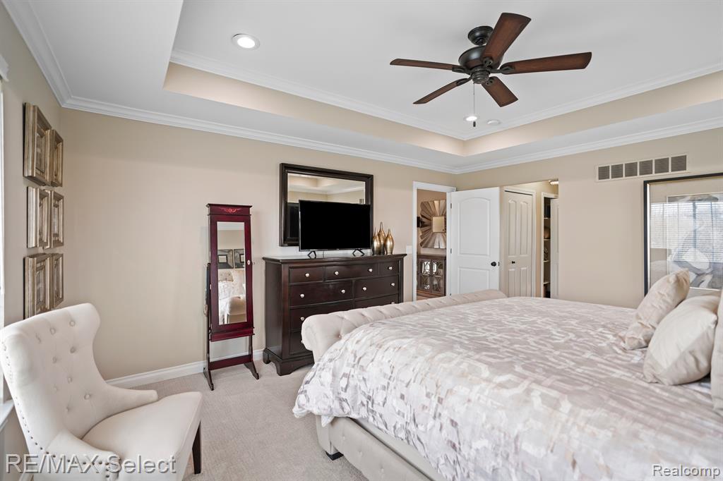 9212 HIDDEN OAKS Drive, Grand Blanc, MI 48439 — Photo 16