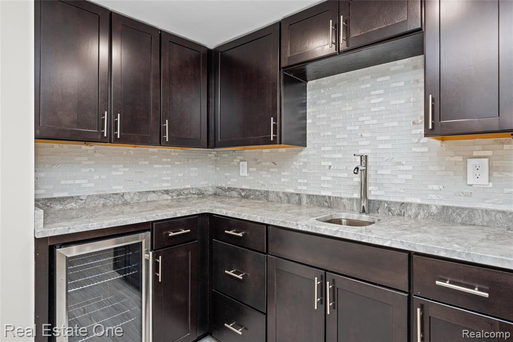 7382 Gateway Drive, West Bloomfield, MI — Photo 43