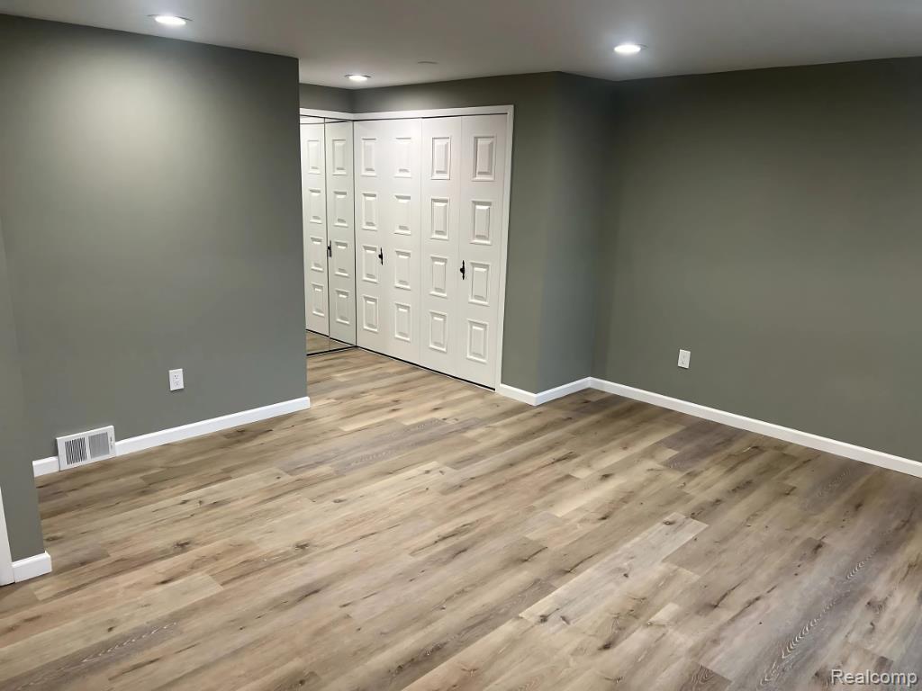 29600 CITY CENTER Drive, 4, Warren, MI 48093 — Photo 2