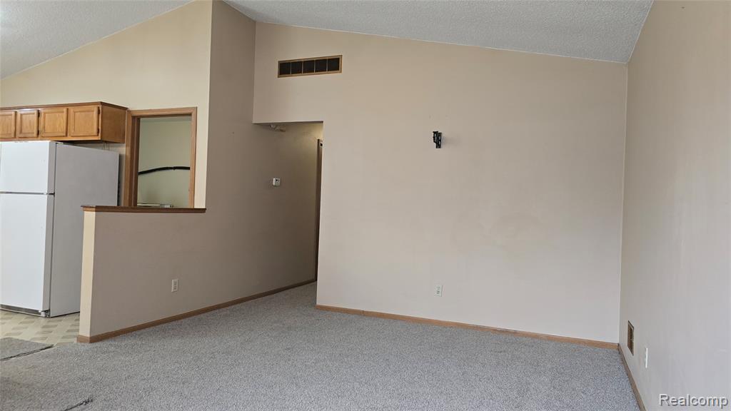 803 E Meyers Avenue, Hazel Park, MI 48030 — Photo 4