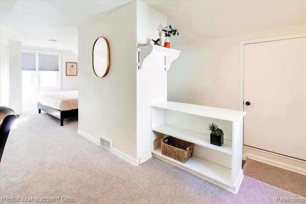 710 E 12 MILE Road, Royal Oak, MI 48073 — Photo 20