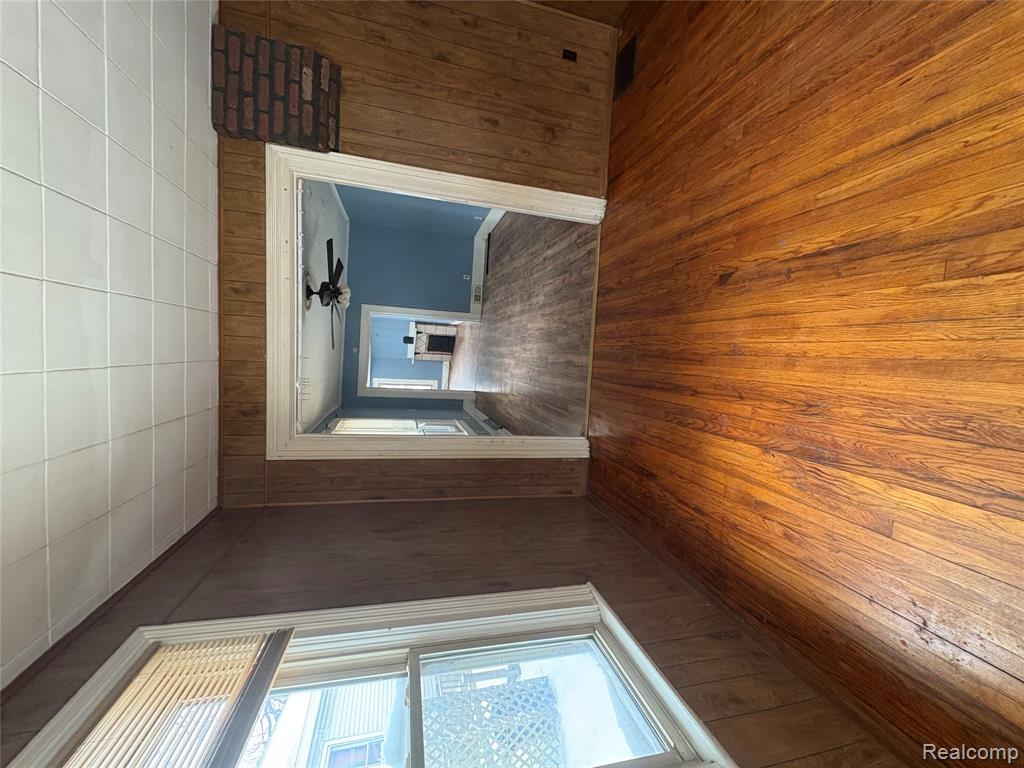919 10th Street, Port Huron, MI 48060 — Photo 6