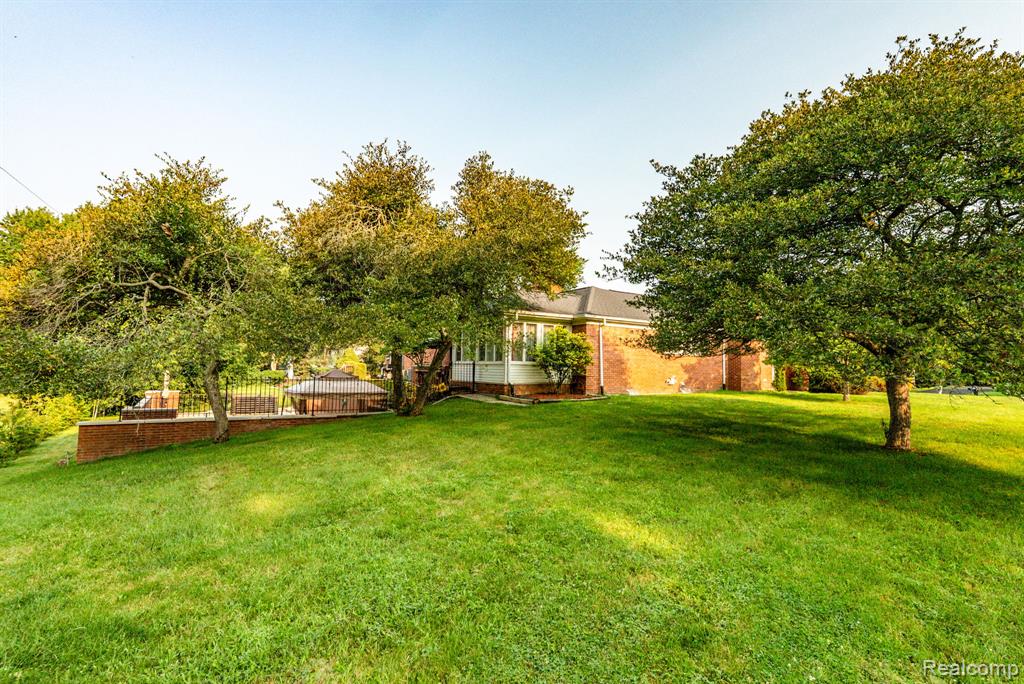 1853 W Bend Drive, Bloomfield, MI 48302 — Photo 56