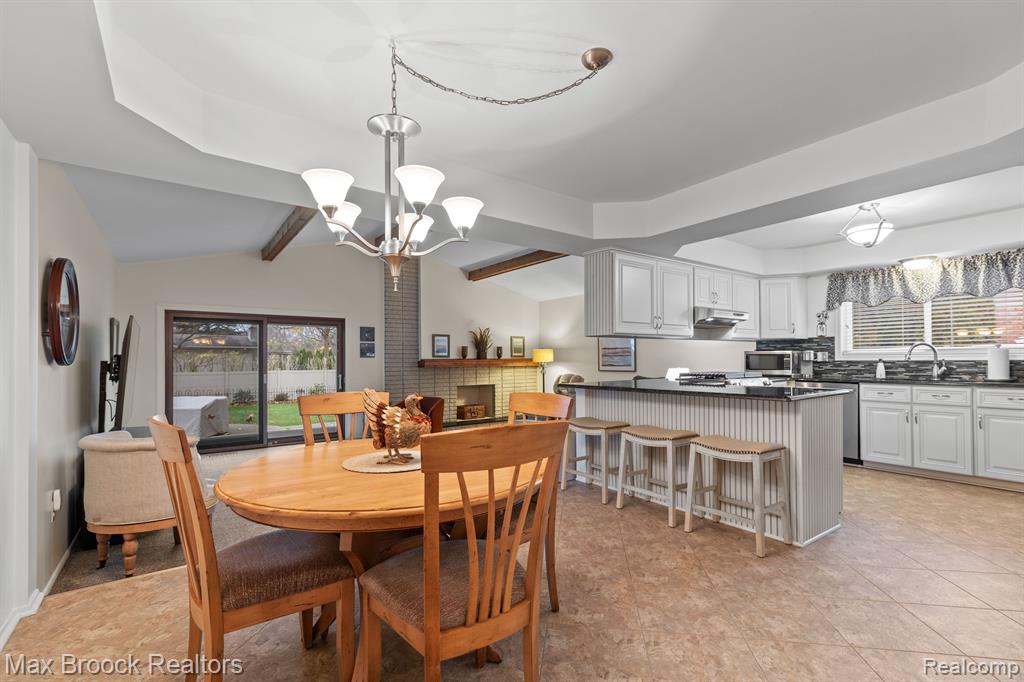 975 HUNTSFORD Drive, Troy, MI 48084 — Photo 8