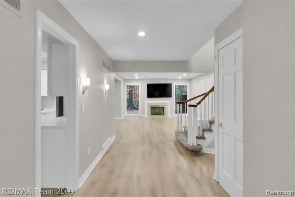 5 Timberlane Court, Dearborn, MI 48126 — Photo 3