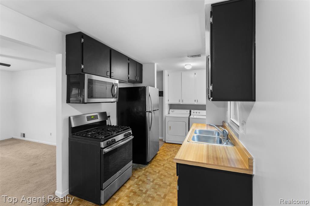 8026 Robert Street, Taylor, MI 48180 — Photo 11