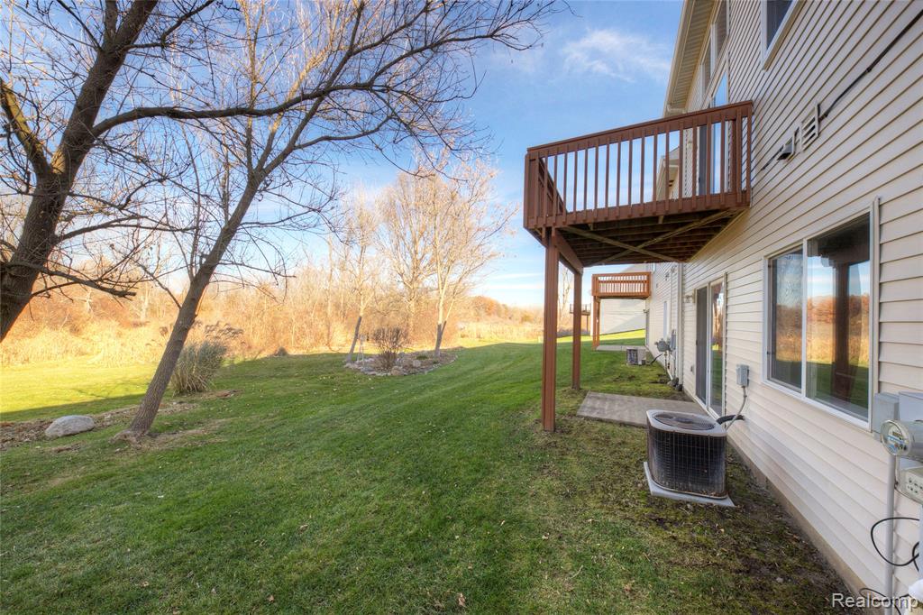 1040 Spirea, Howell, MI 48843 — Photo 33