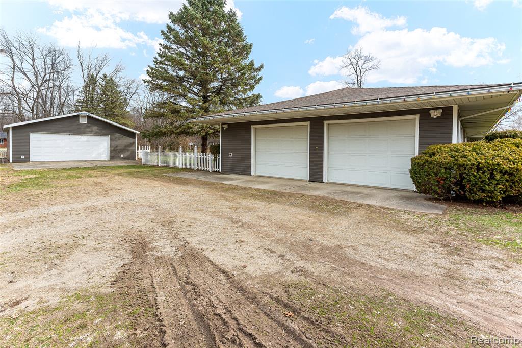 45784 Willis Road, Belleville, MI 48111 — Photo 31