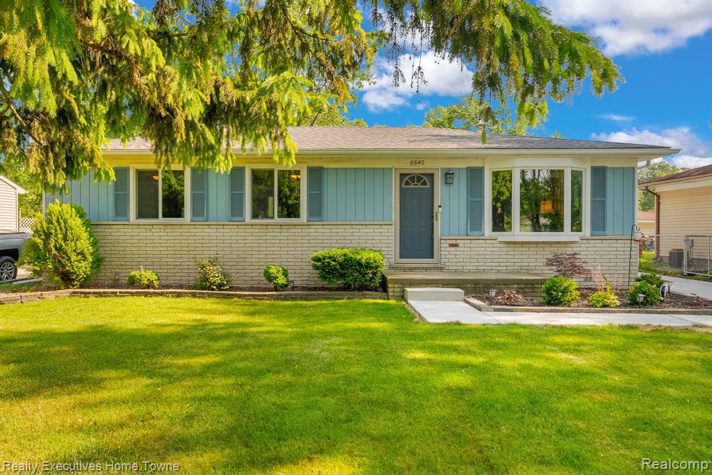 8540 Russell Street, Shelby Twp, MI 48317 — Photo 2