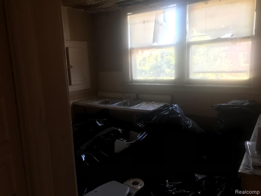 5200 MAPLEWOOD Street, Detroit, MI 48204 — Photo 12