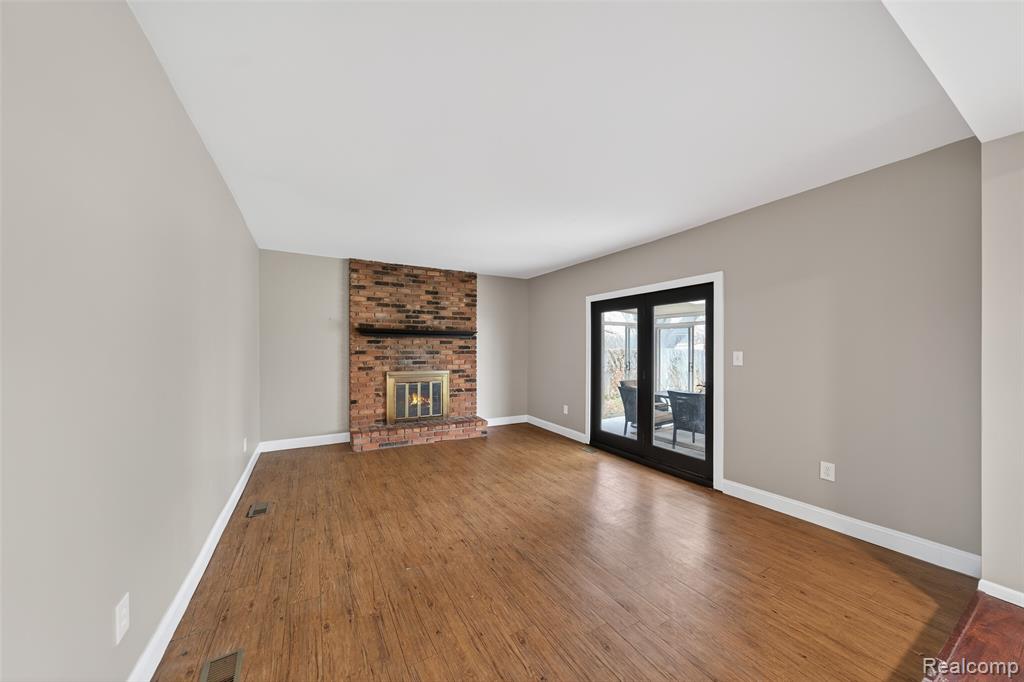 30110 Manor Drive, Madison Heights, MI 48071 — Photo 13