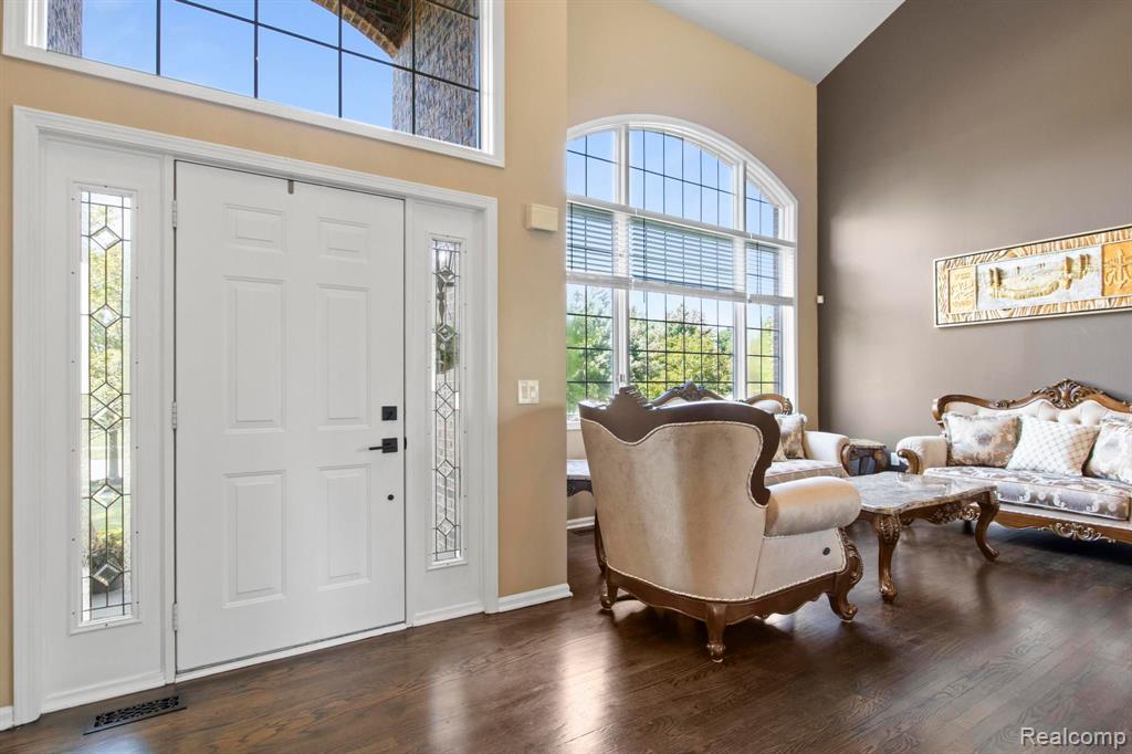 8978 WOODLORE SOUTH Drive, Plymouth, MI 48170 — Photo 9