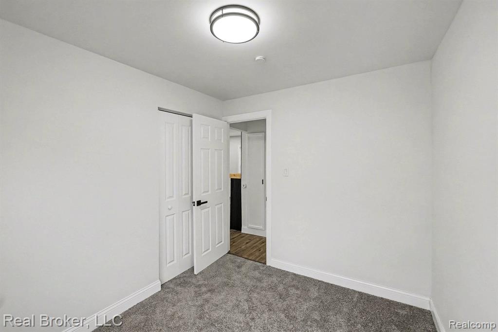 973 E Guthrie Avenue, Madison Heights, MI 48071 — Photo 14