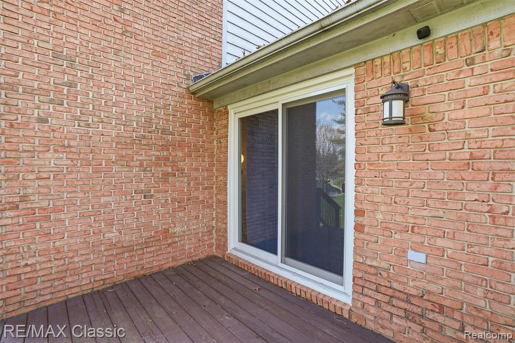 1726 Pondview Lane, Commerce Twp, MI 48382 — Photo 51
