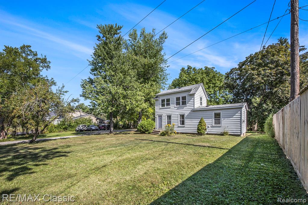 6334 Andersonville Road, Waterford, MI 48329 — front exterior