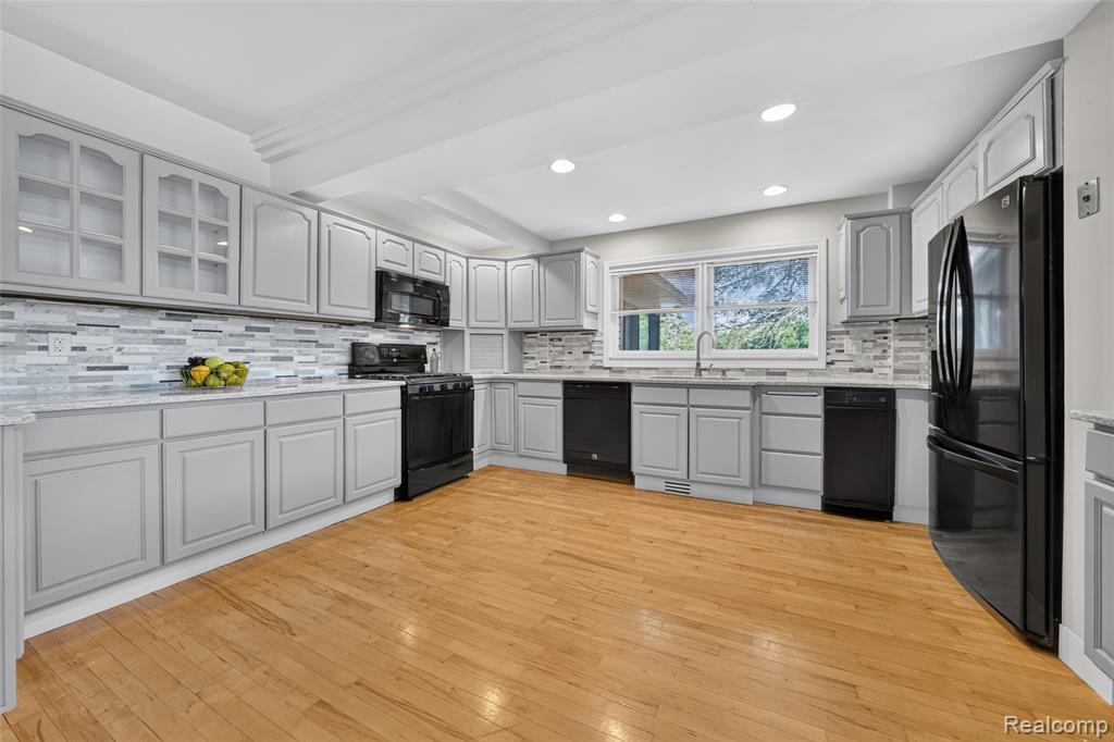 5370 Whipple Lake Road, Clarkston, MI 48348 — Photo 11