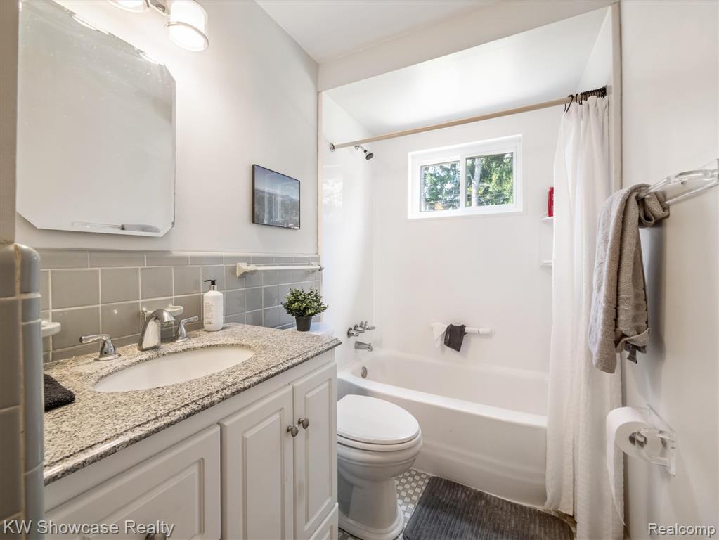 714 Sweetbriar, Milford, MI 48381 — Photo 25