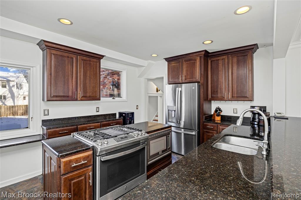 75 Hillsdale Road, Bloomfield Hills, MI 48302 — Photo 24