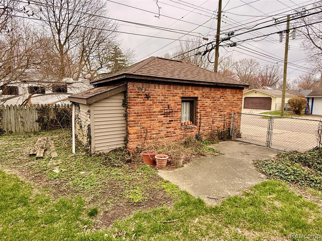 9900 Cranston Street, Livonia, MI 48150 — Photo 41