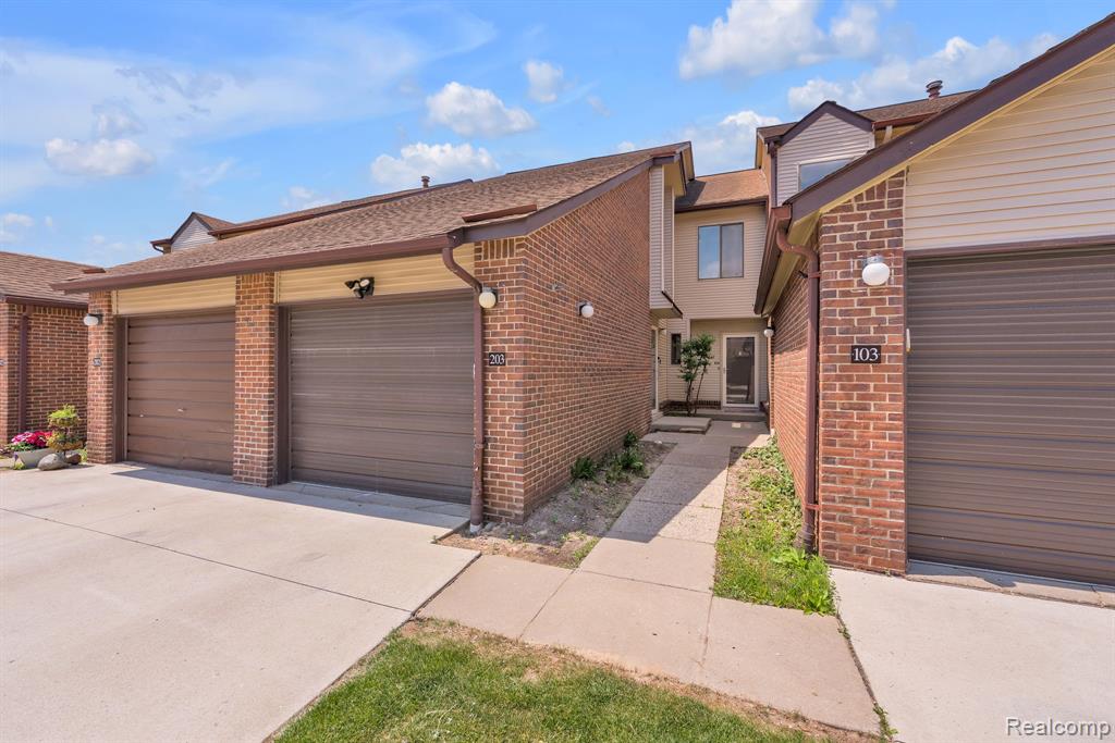 6689 Ridgefield Circle, 203, West Bloomfield, MI — Photo 24