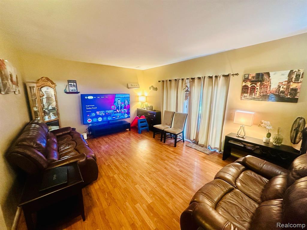 6886 FOX Lane, Waterford, MI 48327 — Photo 14