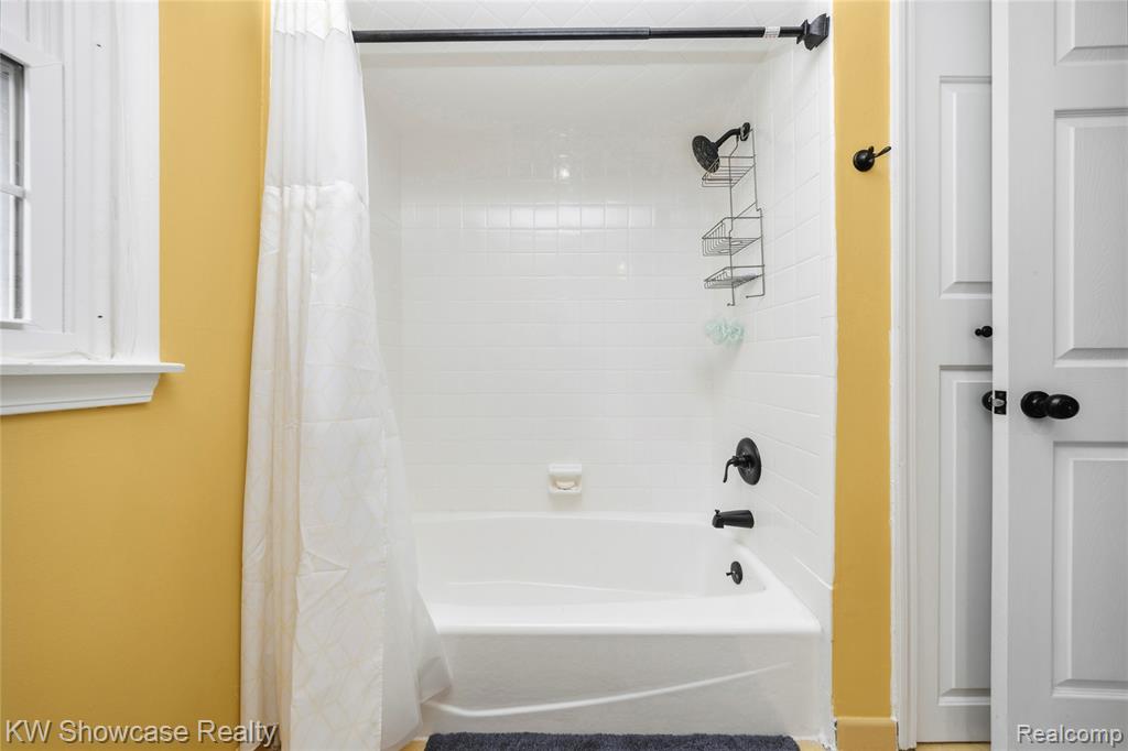 6144 Venice Drive, Commerce Twp, MI 48382 — Photo 54