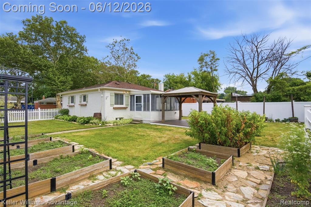 23111 Scotia Road, Oak Park, MI 48237 — Photo 41