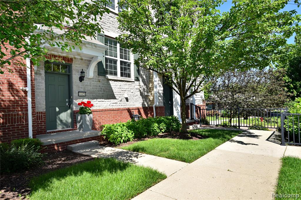 44458 Gwinnett Loop, Novi, MI — Photo 2