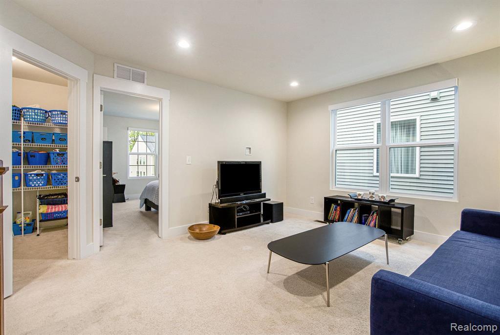 2822 Dillon Drive, Ann Arbor, MI 48105 — Photo 20