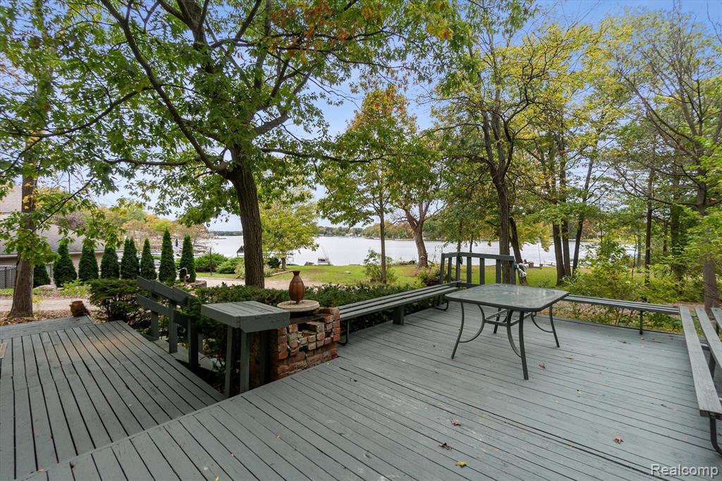 5630 Glen Echo Drive, Howell, MI 48843 — Photo 2
