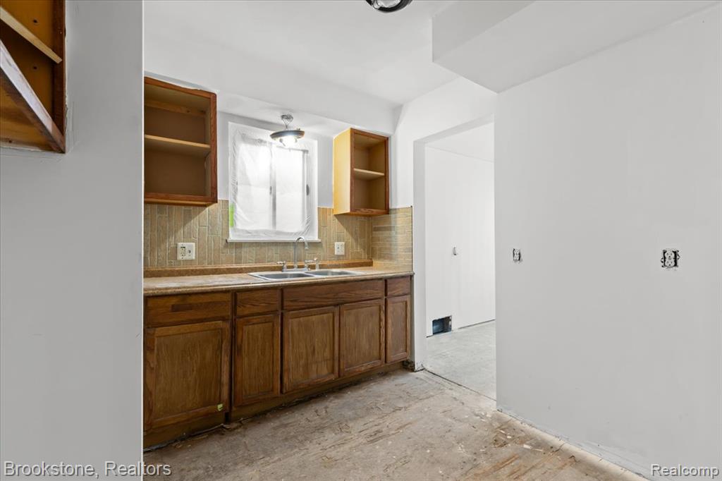 7690 Heyden Street, Detroit, MI 48228 — Photo 5