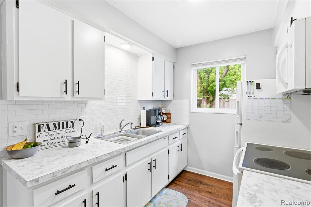 625 S 11th Street, St. Clair, MI 48079 — Photo 8