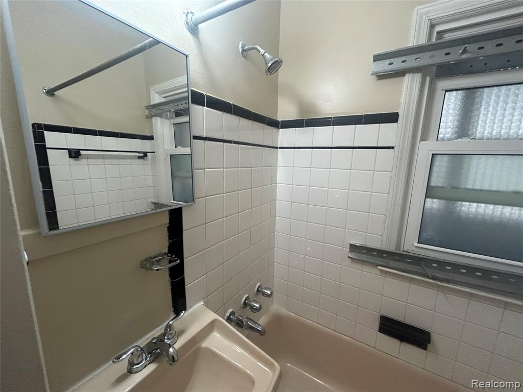 5290 University Place, Detroit, MI 48224 — Photo 20