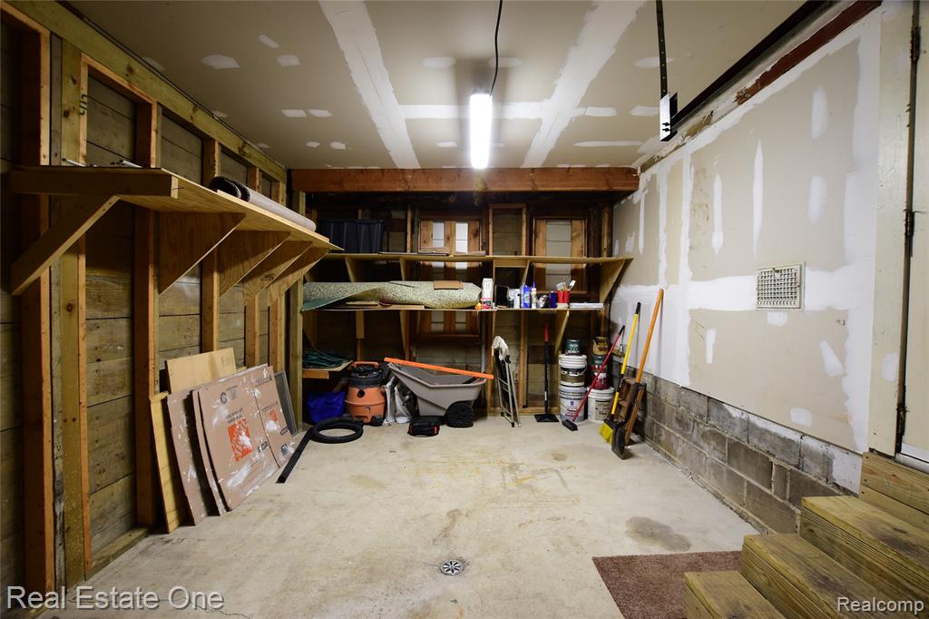 99 Chippewa Road, Pontiac, MI 48341 — Photo 26